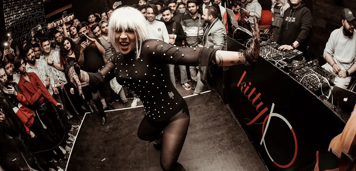 An image of Teya performing 